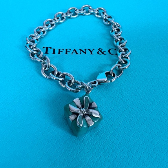 🔴Authentic TIFFANY & CO Blue Enamel Present Box Charm SS Link Bracelet🔴 - Picture 4 of 6
